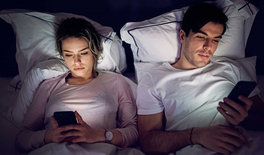 effects of sleeping with phone near head